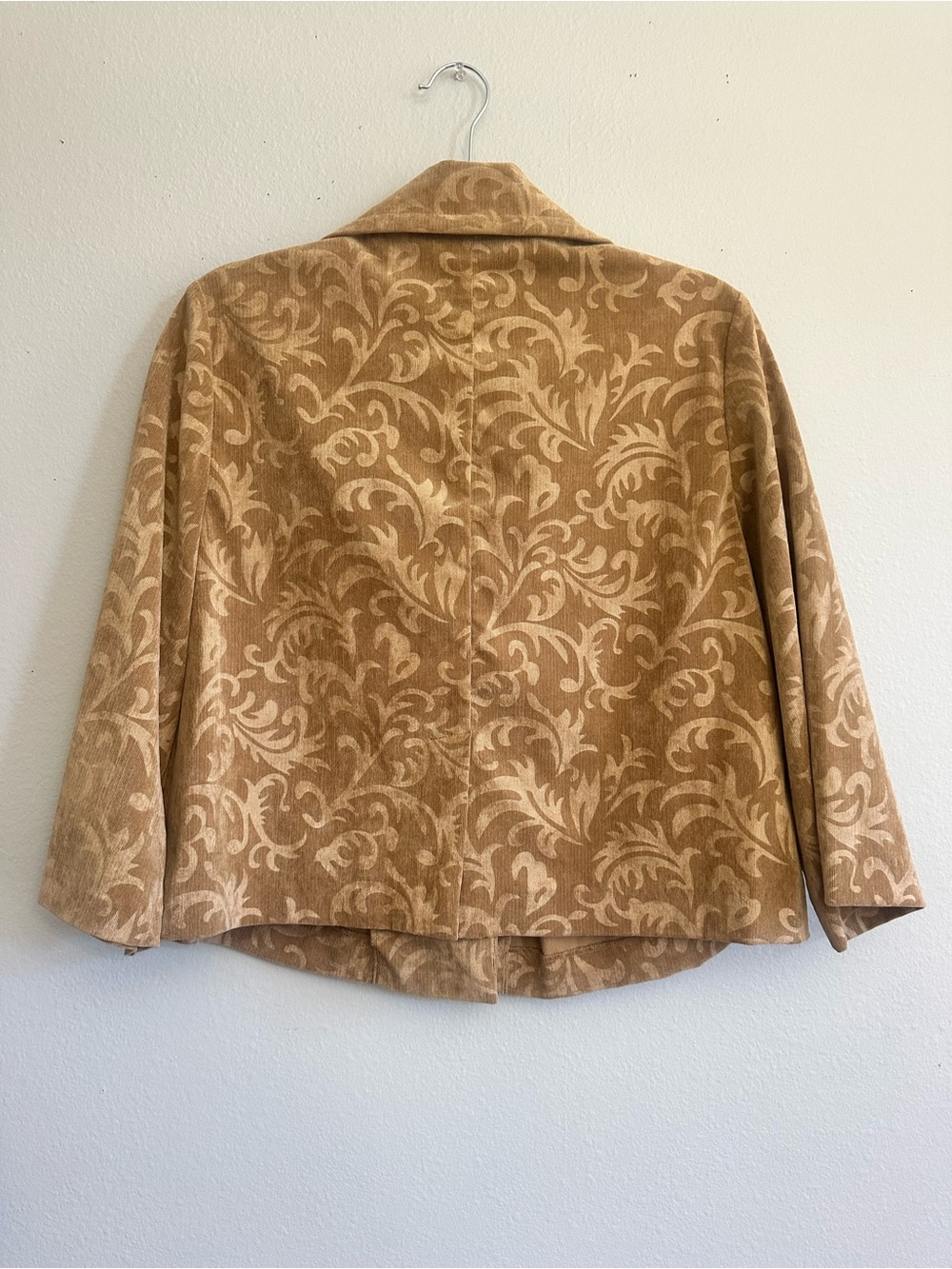 Tan Jacquard Short Coat RQT size medium, vintage, big button cropped jacket - Picture 3 of 8